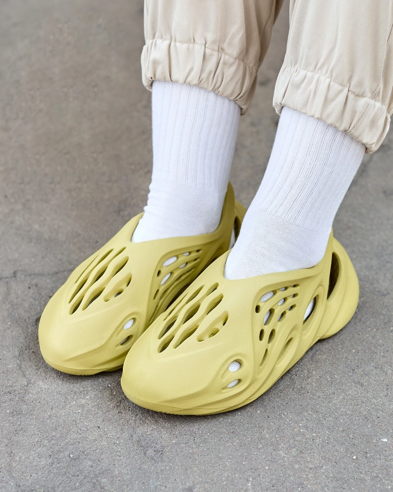 Royalfashion Зеленые женские спортивные туфли с вырезами Loydi