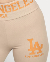 šviesiai ruda || rudas || smėlio spalvos