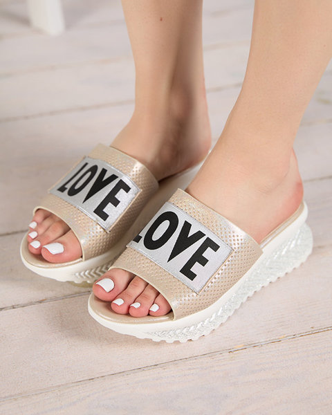 Moteriškos smėlio spalvos blizgios šlepetės su užrašu Sosha- Footwear