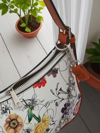 Royalfashion Maža moteriška rankinė iš eko odos su gėlėtu raštu Lily Bloom