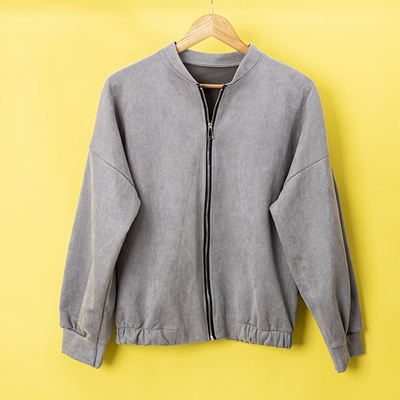 Серая женская куртка