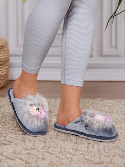Женские меховые шлепанцы Royalfashion с цветами Ederra