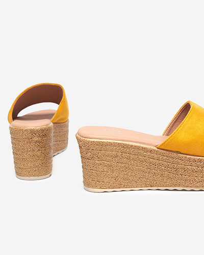 Желтые женские шлепанцы на танкетке Bralissa