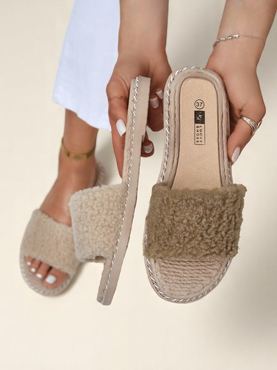 Royalfashion Klapki damskie z kożuszkiem Cozy Step