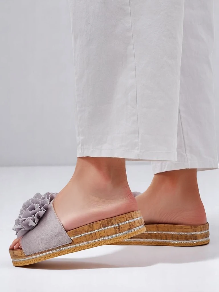 Женские шлепанцы Royalfashion с цветами Focce