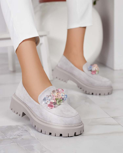 Šviesiai pilki moteriški mokasinai su spalvotais karoliukais Hetika - Avalynė