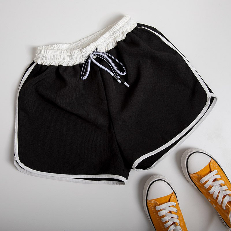 Черные женские короткие шорты