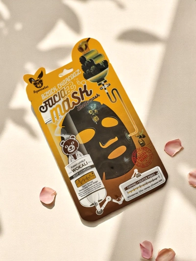 Medaus veido kaukė - drėkina, apšviečia ir tonizuoja