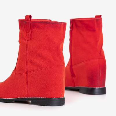 Красные женские сапоги на скрытой танкетке Teilort