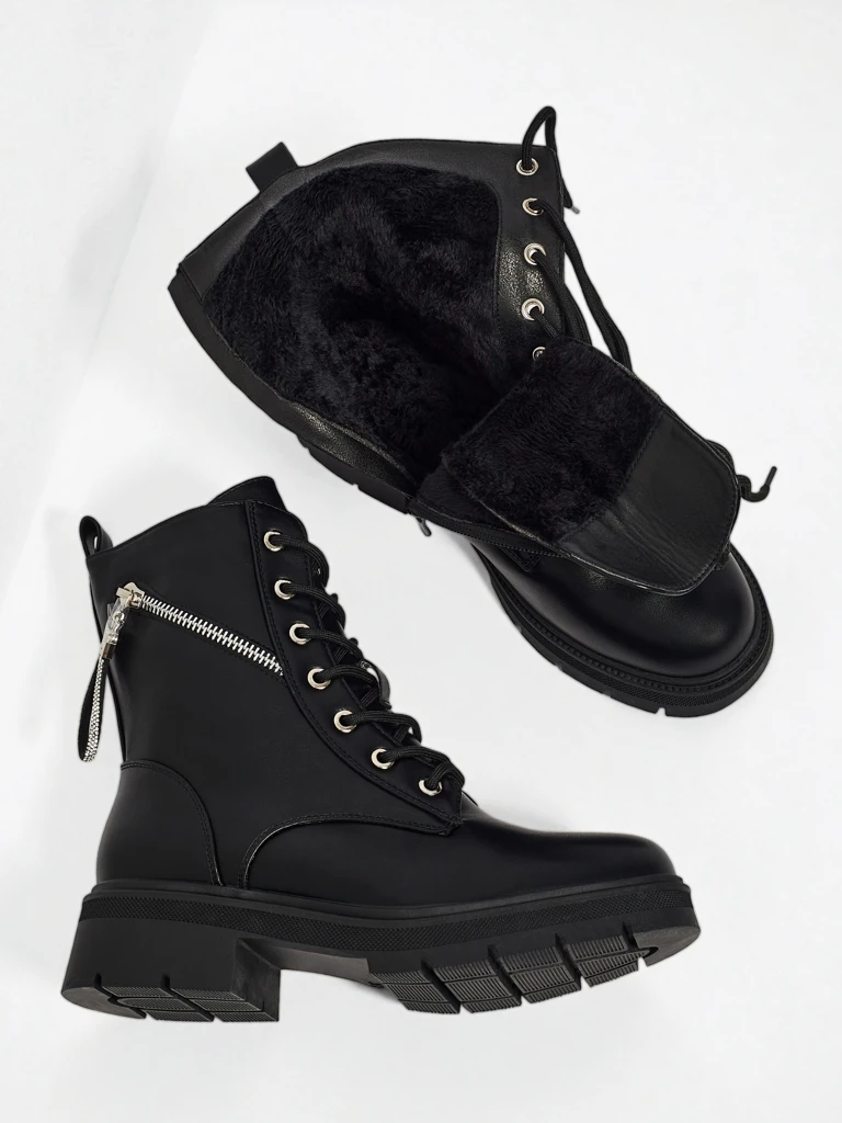 Женские ботинки Venus черные кожаные элегантные на осень