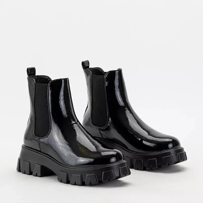 OUTLET Juodi moteriški batai iš ekologinės lakinės odos Narikas - Avalynė