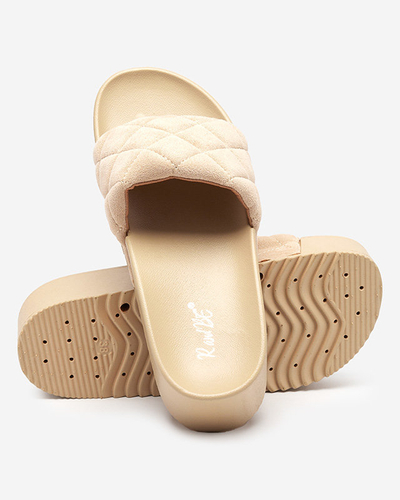 Бежевые стеганные шлепанцы на платформе Koriner