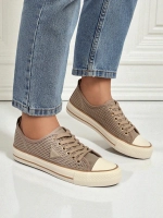 светло-коричневый