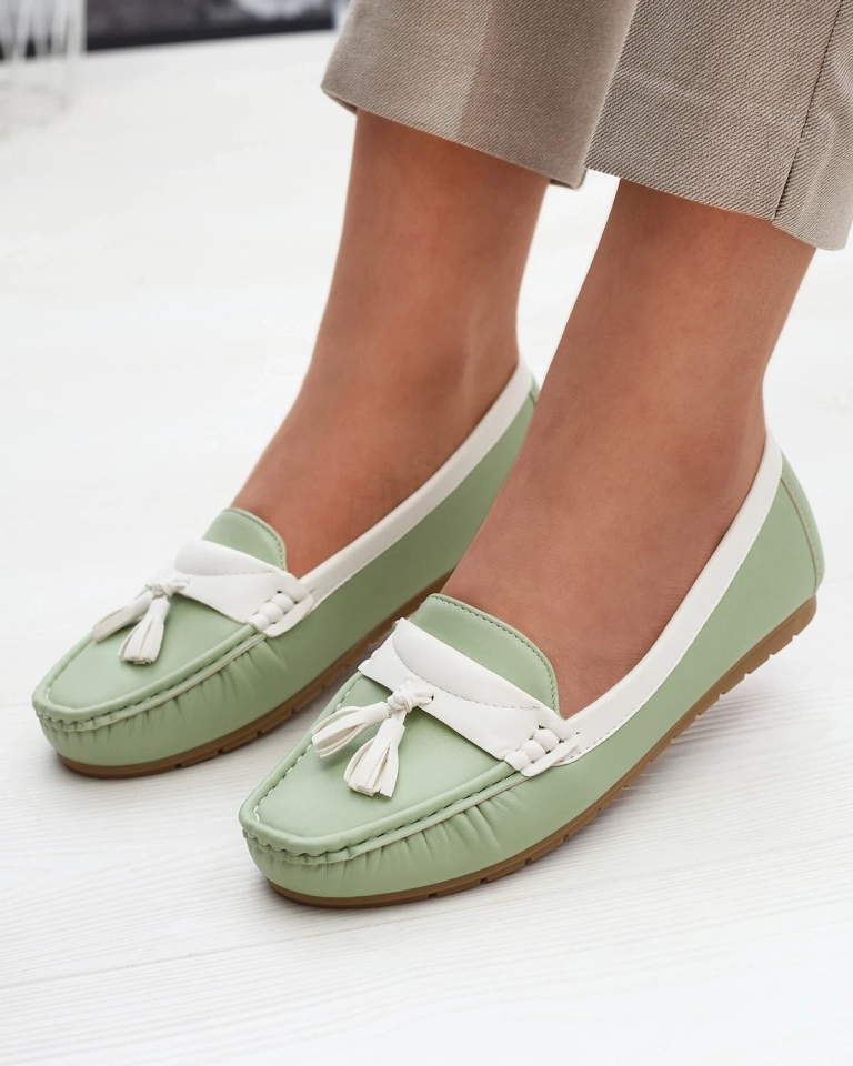 Žali moteriški mokasinai su kutais ir baltais intarpais Rerata - Avalynė