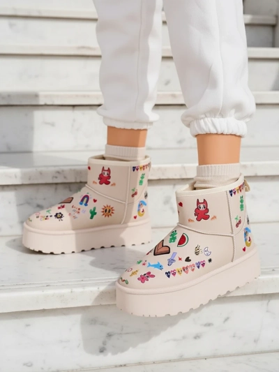 Короткие женские снежные сапоги Royalfashion с наклейками Hanaga