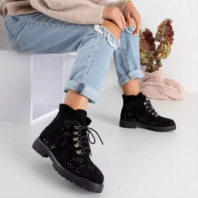 OUTLET Juodos spalvos moteriškos rankinės su Sfax dekoracijomis - Avalynė