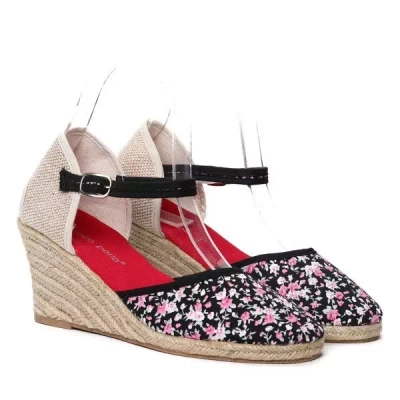 OUTLET Черные босоножки с цветами на танкетке Aylin - Туфли