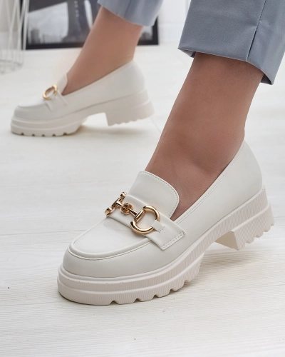 Balti moteriški mokasinai su aukso spalvos dekoru Riasse - Avalynė