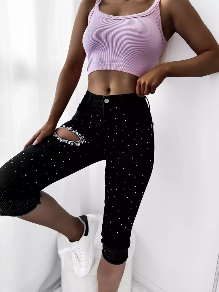 Juodi moteriški 3/4 džinsiniai šortai su cirkonais - Apranga