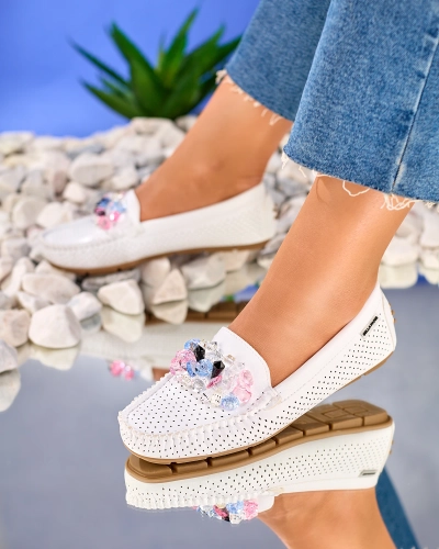 Royalfashion Женские ажурные белые мокасины с декоративными кристаллами Cizzas