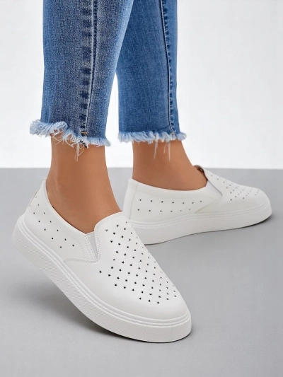 Royalfashion moteriški perforuoti klumpės Emayla