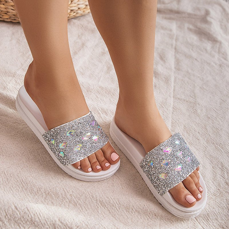 Baltos moteriškos šlepetės su „Sailor“ kubiniu cirkoniu - Avalynė