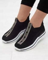 juodas