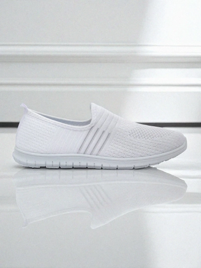 Damskie białe slip-ony Tkanina Callisto – lekkie buty na wiosnę i lato