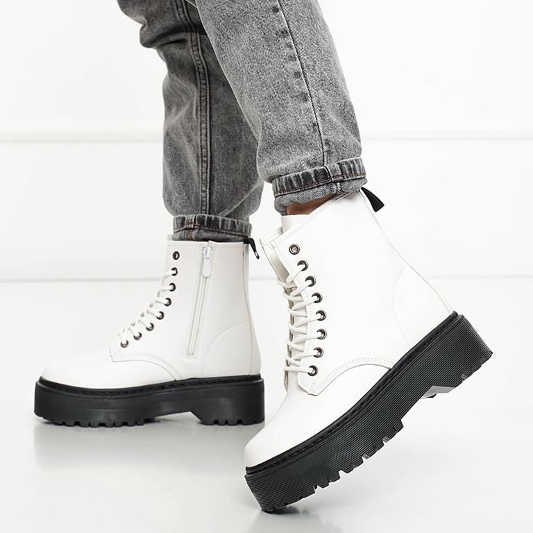 Balti darbiniai batai ant masyvaus Lesya pado - Avalynė