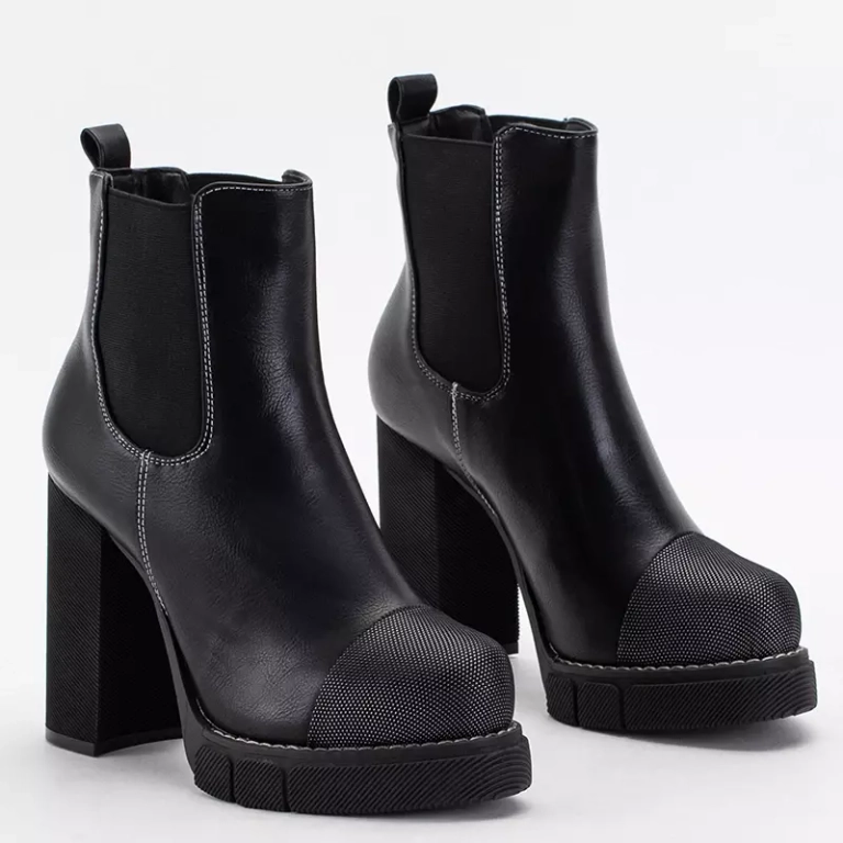 OUTLET Naqiela juodi moteriški batai ant aukšto stulpo - Avalynė