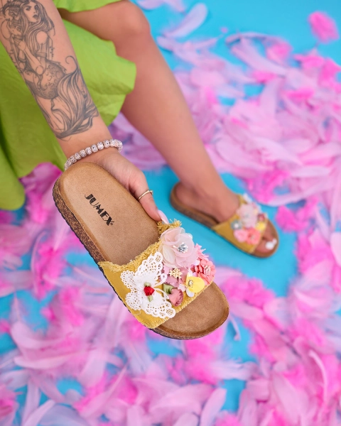 Moteriškos šlepetės su medžiaginėmis gėlėmis Ososi geltonos spalvos - Avalynė