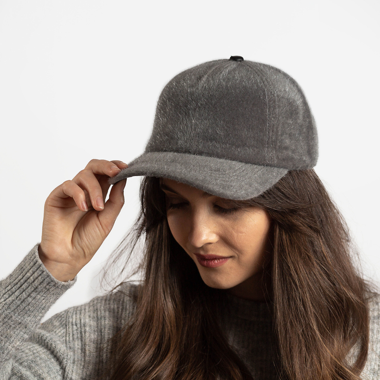 Pilka kailinė kepurė su skydeliu - Caps