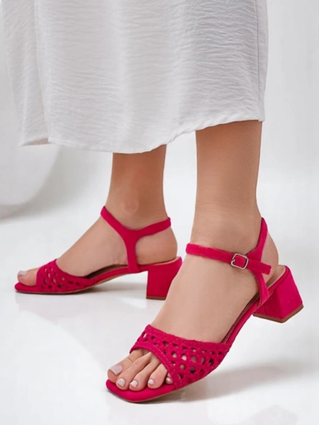 Royalfashion Женские перфорированные сандалии Azopi