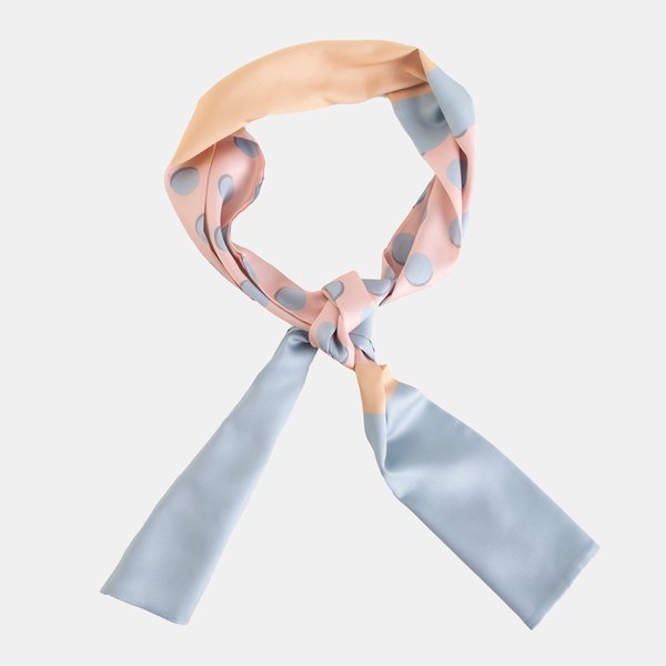 Голубовато-розовый женский шарф в горошек