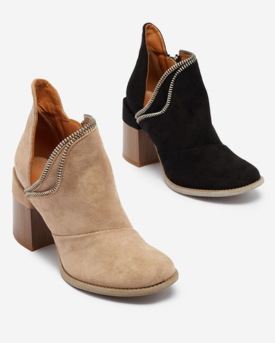 Светло-коричневые женские утепленные сапоги на каблуке Mukis