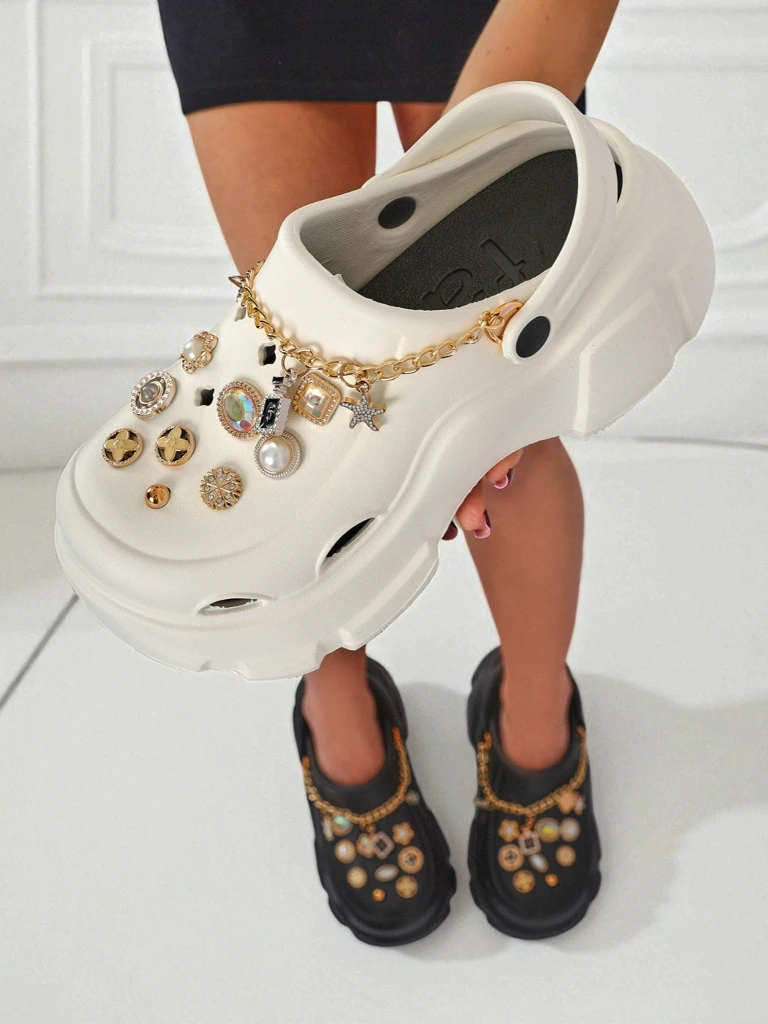 Сандалии Caligae Aurelia Bianca с украшениями chain в стиле glamour