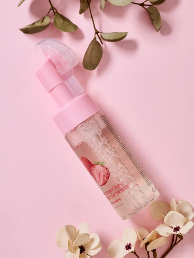 Luxelux valomoji drėkinanti braškių puta veidui 150 ml