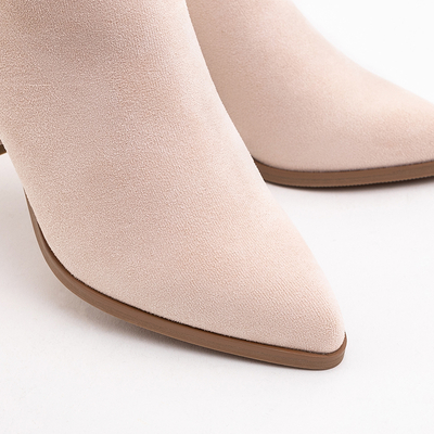 Smėlio spalvos moteriški batai ant stulpo su Frey išpjovomis. Avalynė