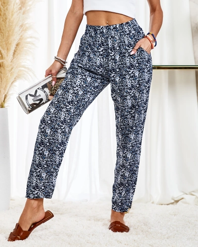 Royalfashion Navy blue moteriškos medžiaginės kelnės su baltomis gėlėmis