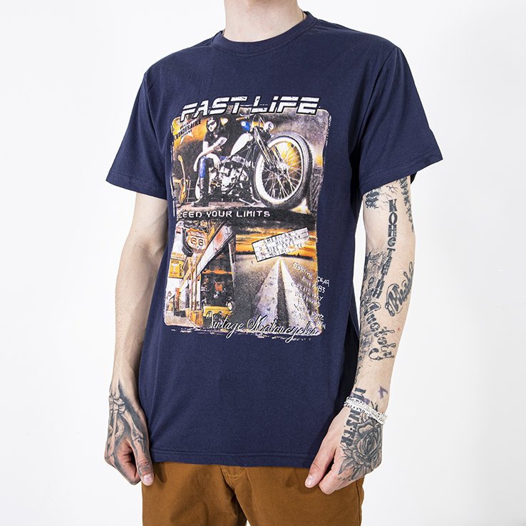 Темно-синяя мужская хлопковая футболка с принтом