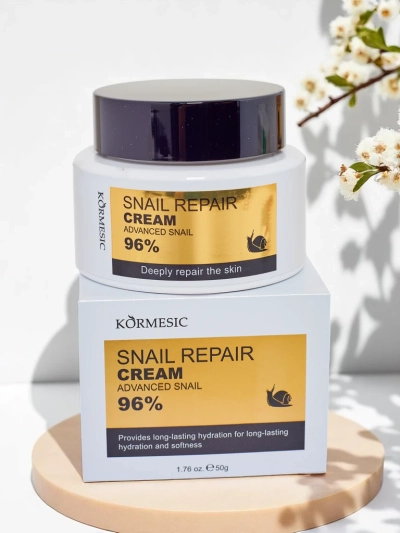 Giliai drėkinantis ir regeneruojantis veido kremas