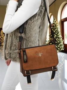 коричневый