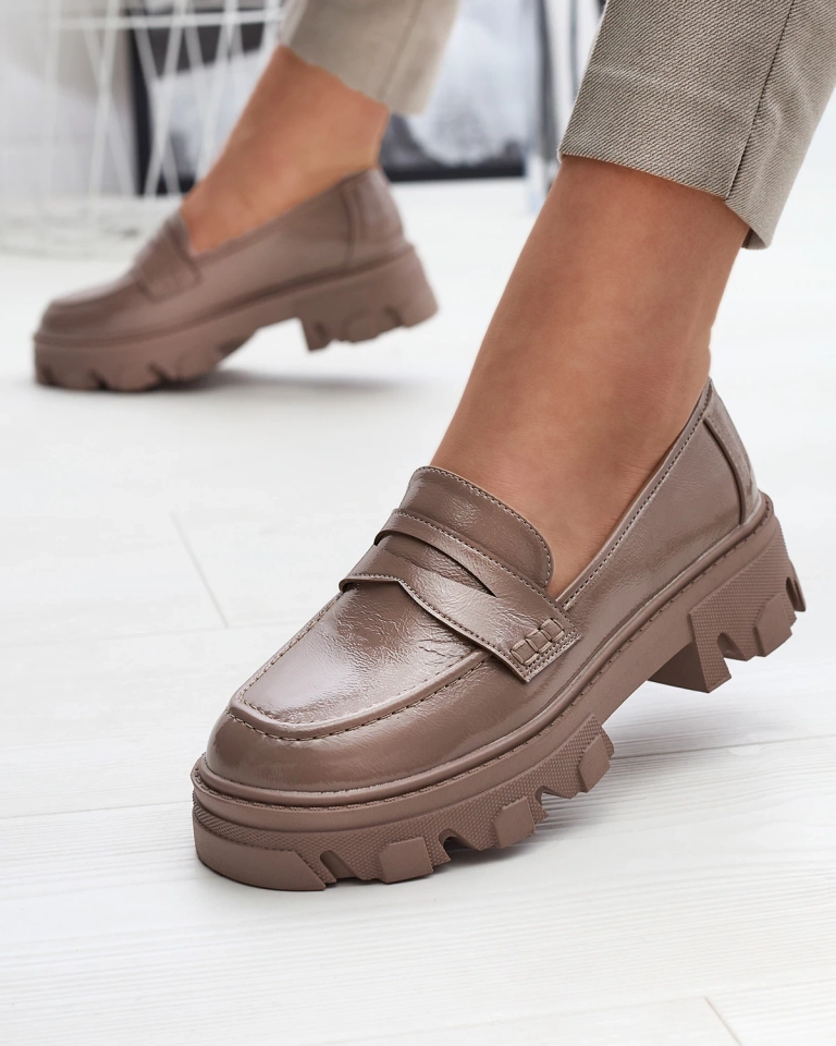 Šviesiai rudi lakuoti mokasinai tvirtu padu Desila - Avalynė