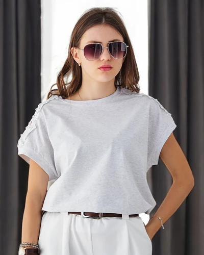 Royalfashion medvilninis moterų marškinėlis su nėrinių rankovėmis