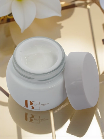 Luxelux White Bandage Drėkinamasis paakių kremas su retinoliu