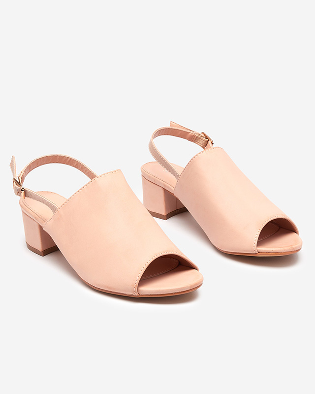 Женские бежевые босоножки на низком каблуке Chonu - Обувь