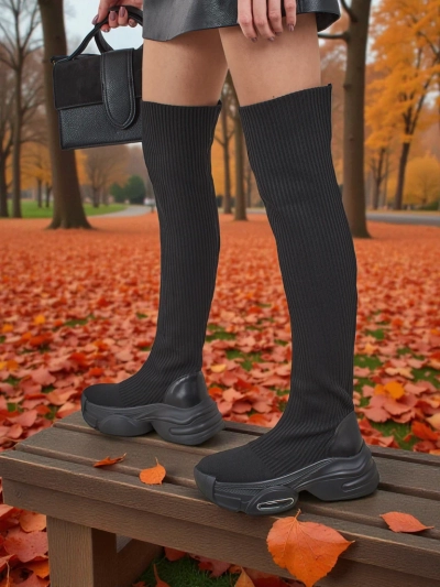 Ilgi moteriški užtraukiami ilgaauliai su storu padu Ravmora