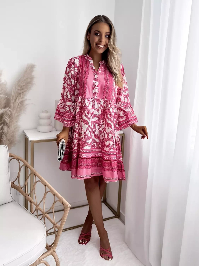 Raštuota balta ir rožinė moteriška trumpa suknelė- Apranga