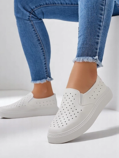 Royalfashion moteriški perforuoti klumpės Emayla