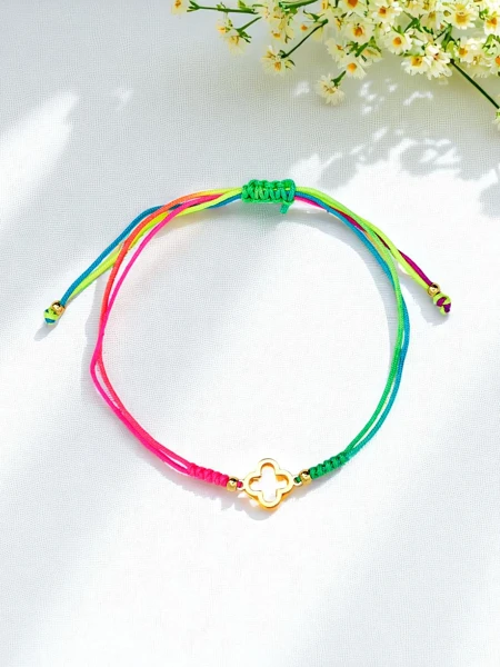 Moteriška apyrankė su „Golden Shore“ pakabuku